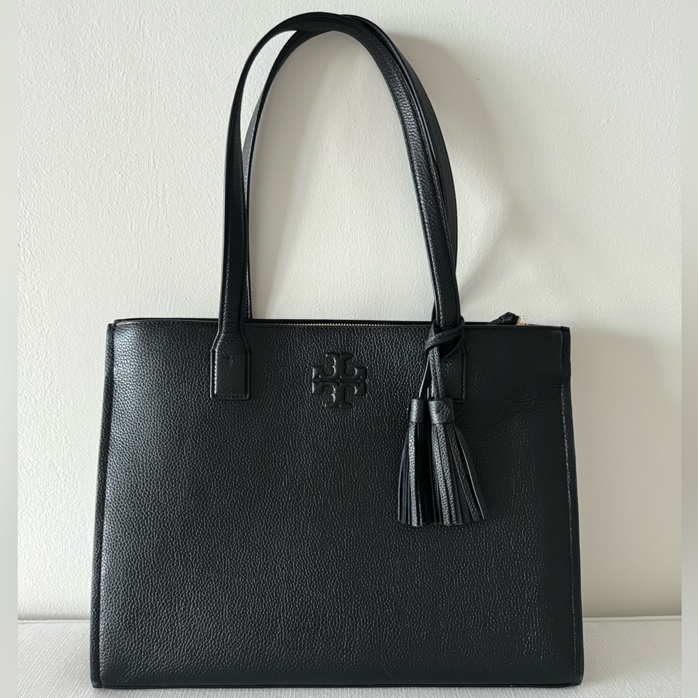 Tory Burch: Brand new Thea Zip Leather Tote Bag